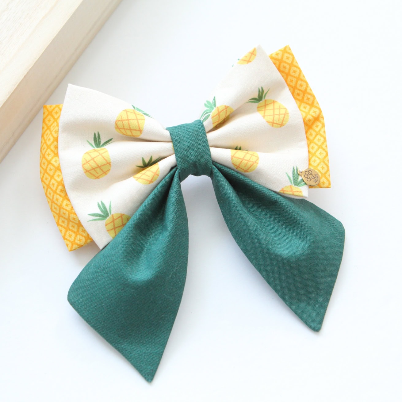 Fine Pineapple Bow
